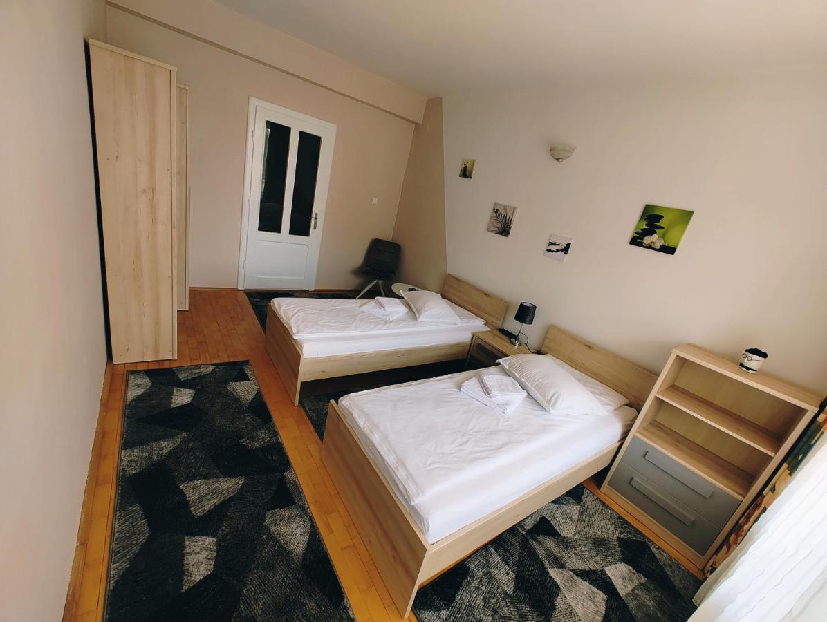 Ten'S Apartment - Spatios Si Linistit Cluj-Napoca Exteriör bild